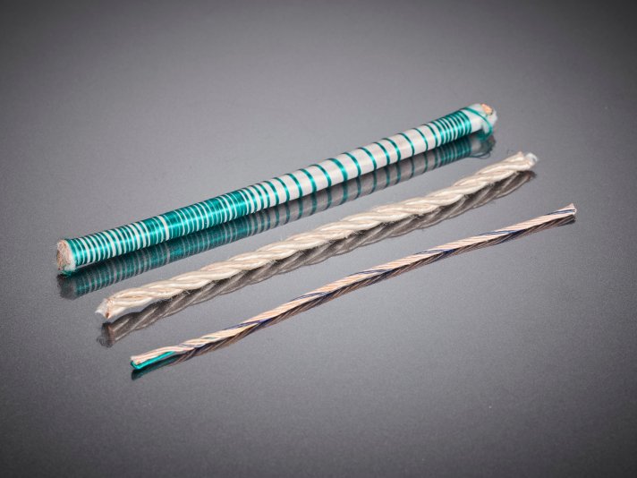 Enroulements bifilaires en fils de litz HF dans différentes versions, utilisés dans des ensembles électroniques industriels pour influencer de manière ciblée les propriétés électriques telles que le couplage et la symétrie.