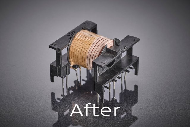 L'enroulement optimisé avec du fil de litz HF réduit considérablement les effets de peau et de proximité, permettant ainsi un transformateur plus compact et thermiquement plus stable, tout en offrant un rendement supérieur et une isolation conforme aux normes.