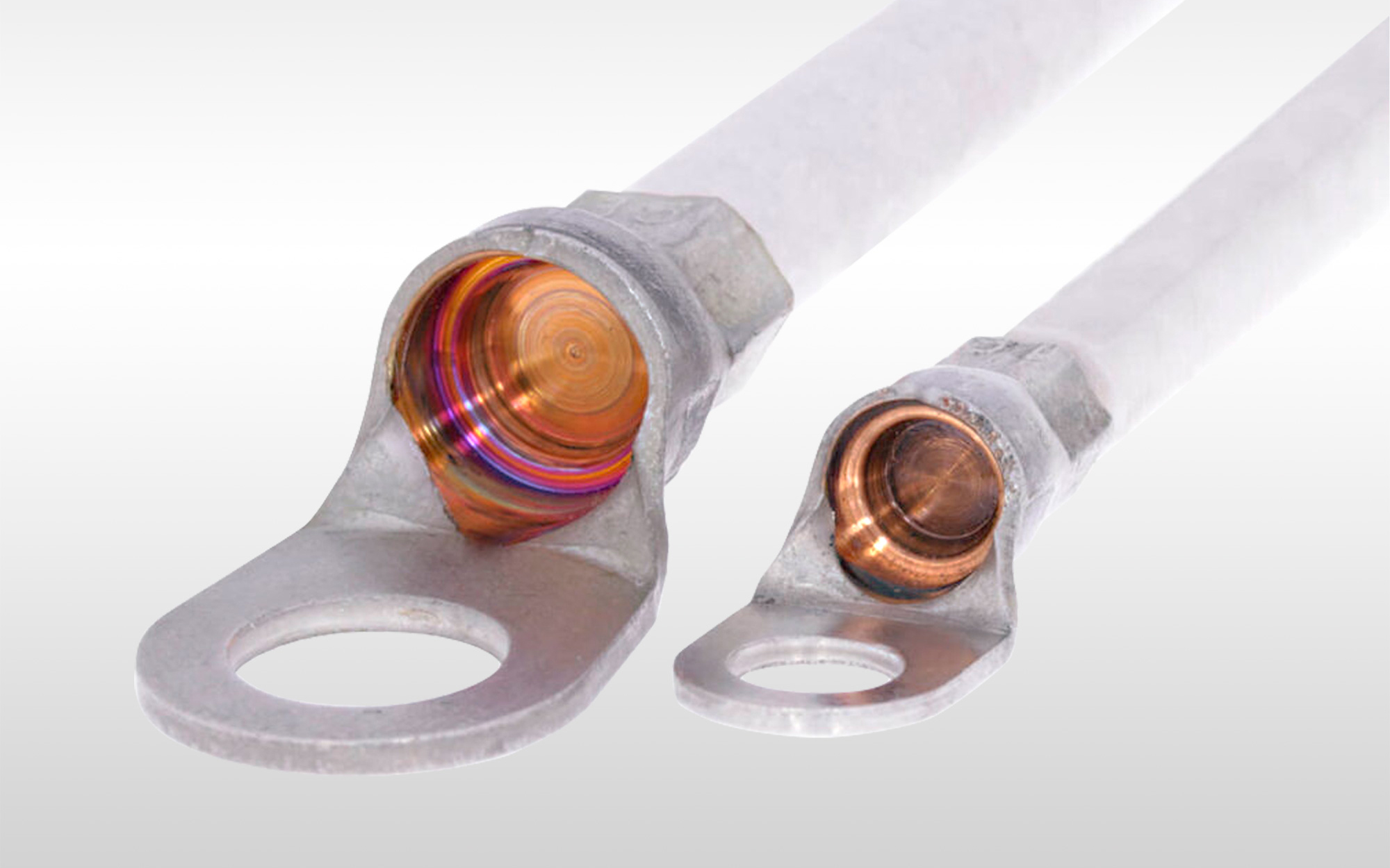 Avec la technique de soudage par friction, aucun matériau d'apport tel que l'étain n'est nécessaire. Les films ou les guipages n'ont pas besoin d'être retirés au préalable.