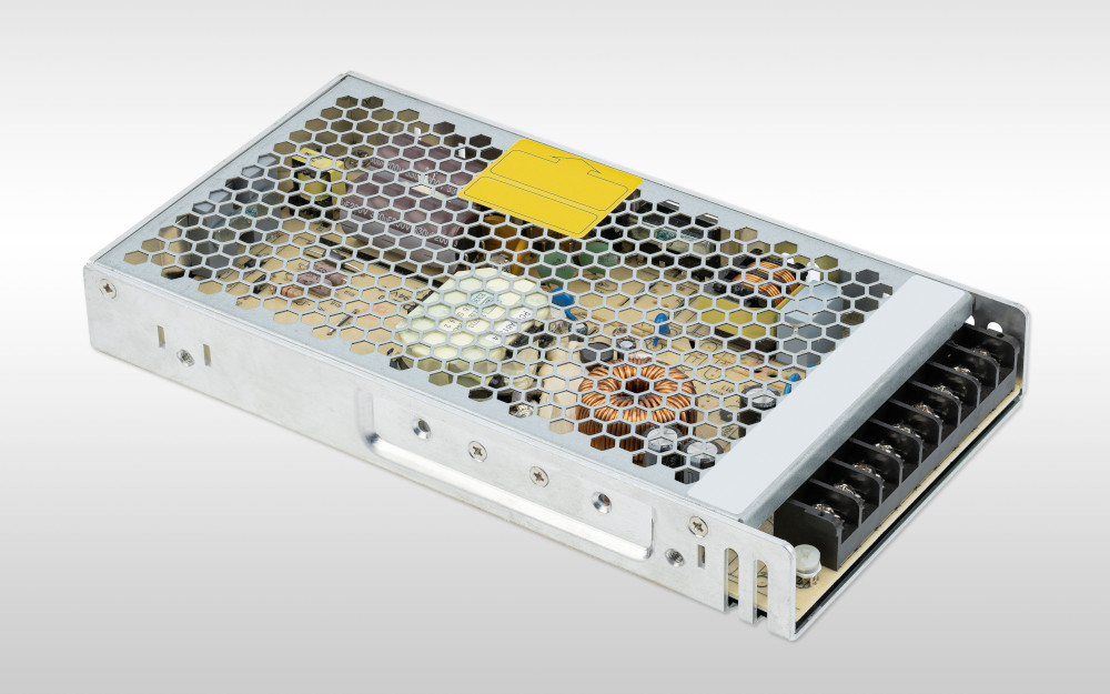 Alimentation à découpage industrielle ouverte avec transformateur et électronique de puissance, exemplaire des solutions d'alimentation compactes et efficaces dans l'électronique industrielle.