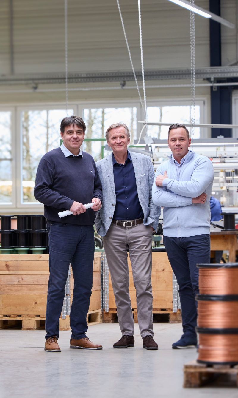 Geschäftsführung und Team von PACK LitzWire in der Produktion