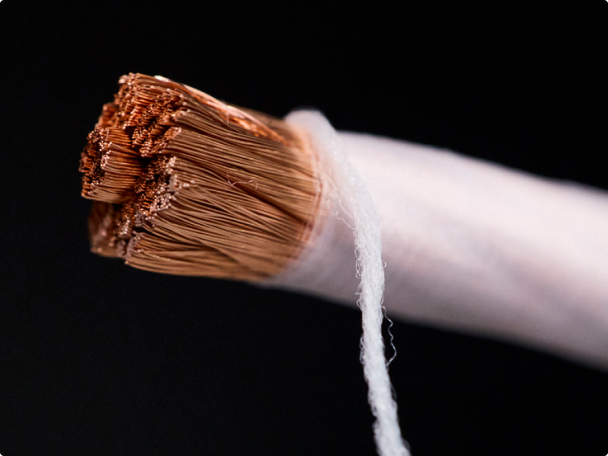 En collaboration avec votre équipe de développement, nous concevons des fils de litz qui correspondent exactement à vos exigences électriques, thermiques et mécaniques.